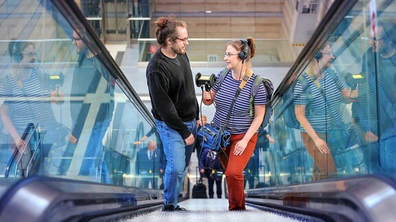 Konstantin, Marion und das "Öhrchen" auf der Rolltreppe im Leipziger Bahnhof
