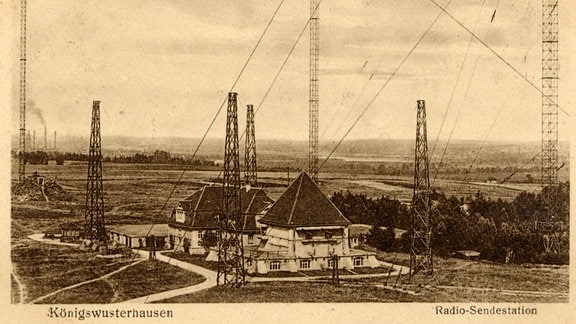 Eine Postkarte mit dem Senderhaus 1 in Königs Wusterhausen, um 1920.
