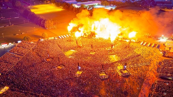 1. Rammsteinkonzert 2024 in Dresden ca. 50.000 Menschen besuchten das erste von 4 Konzerten.