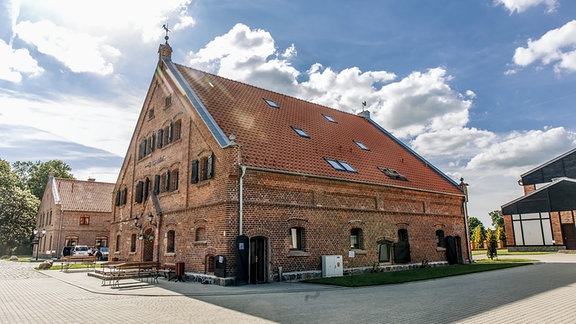 Ausflug Polen: Palace Mortegi -- Ein Backsteingerbäude