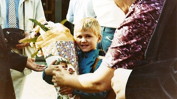 Altes Foto zeigt Kind mit Zuckertüte