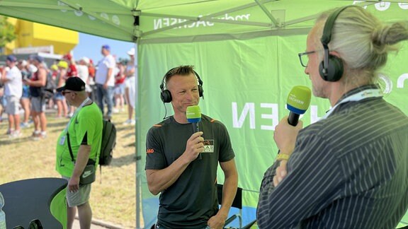 Stephan Bischof und Dirk Heidolph im Gespräch im Sonntagsbrunch auf dem Sachsenring