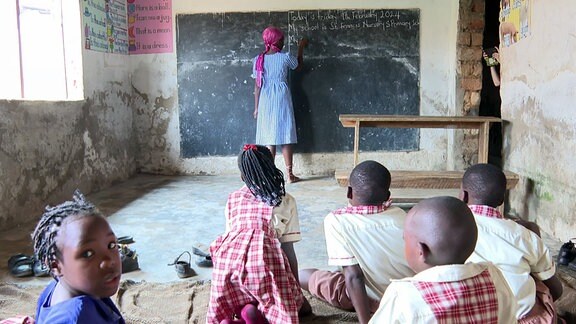 Kinder in Ugandischer Schule