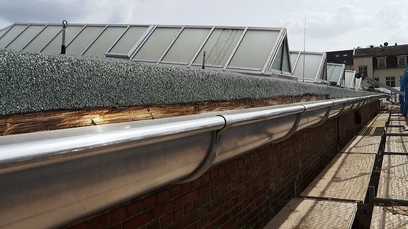 Nahaufnahme eines neu installierten Dachs