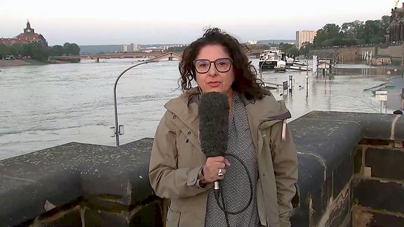 Reporterin Djamina Böl, live aus Dresden