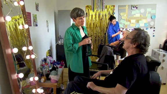 Ein Mann im Grand Beauty Salon in Leipzig Grünau