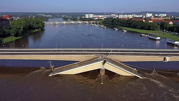 Hochwasserwelle erreicht die Carolabrücke