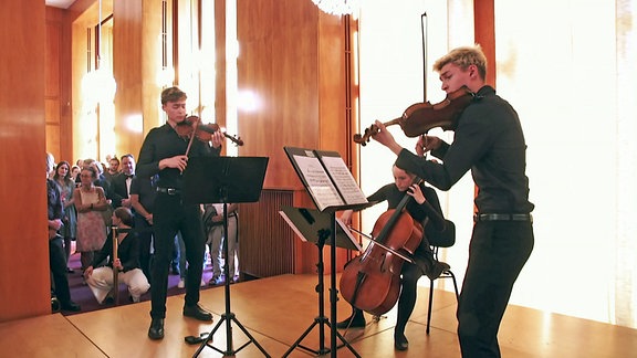 Junges Streiertrio bei der Deutschland-Premiere des Fundstückes von Mozart