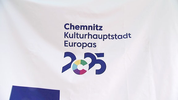 Ein Banner mit der Aufschrift "Chemnitz Kulturhauptstadt Europas 2025"