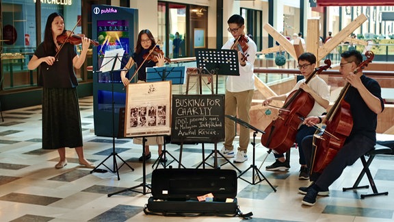 Musikgruppe in Einkaufszentrum