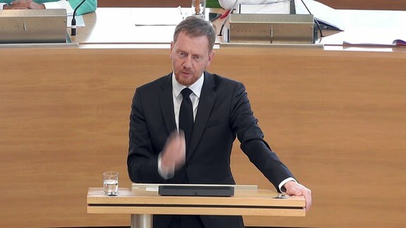 Ministerpräsident Kretzschmer am Renderpult im Landtag