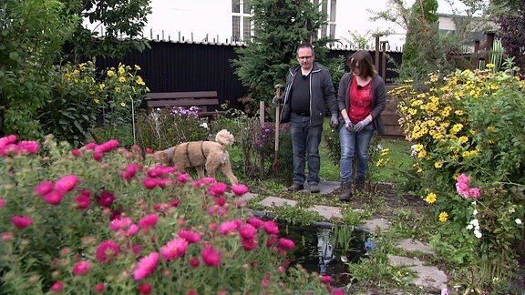 Michael Kretschmer mit seiner Tochter im Garten