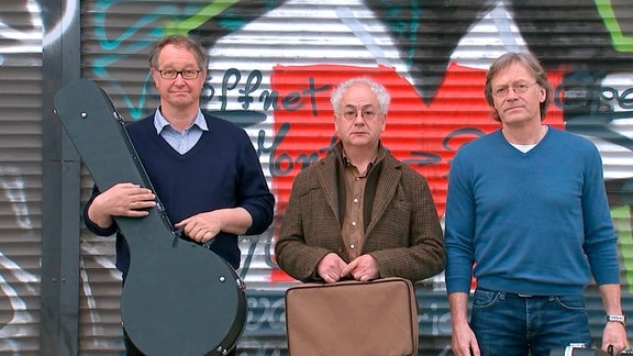 Das Zwingertrio, drei Männer stehen nebeneinander