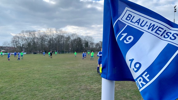 Die Mannschaften des SV Blau-Weiß Hausneindorf sind erfolgreich, spielen in der obersten Kreisliga. Jedes Wochenende ist Training.