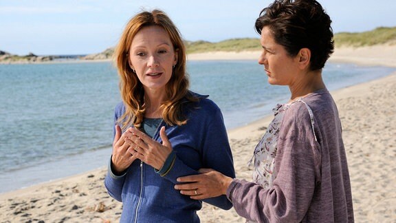 Brigitta (Katja Flint) erklärt Wibeke (Marie-Lou Sellem) ihre Beziehung zu Marie und ihre Träume.