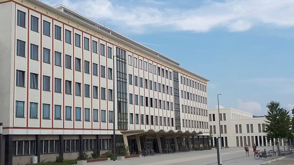 Das Gebäude der ehemaligen DHfK, heute Sitz der Sportwissenschaftlichen Fakultät der Universität Leipzig. 