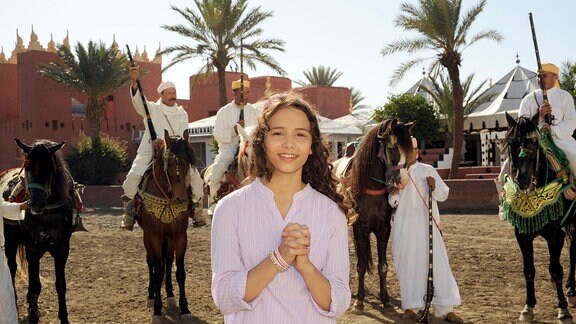  Mira Schiller (Lena Beyerling) sucht in Marokko nach ihrem Vater.