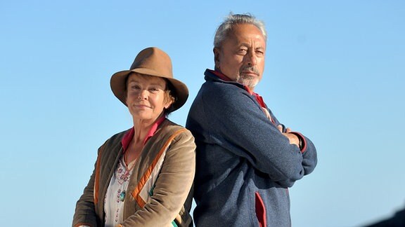 Harry (Wolfgang Stumph) und Susan (Katrin Sass) streiten sich um ein Eiland.