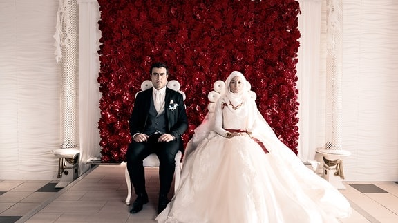 Kein Traum in weiß - Aynurs (Almila Bagriacik) erzwungene Hochzeit mit  Botan