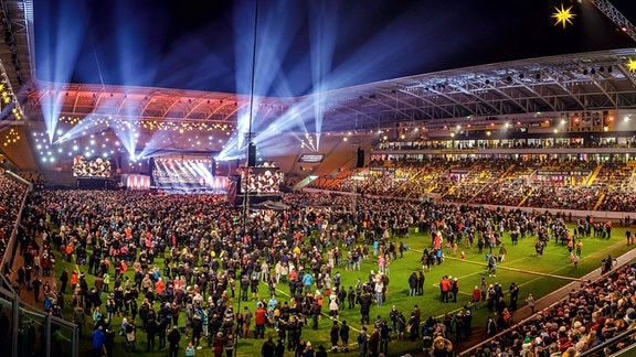 Bildergalerie Weihnachten im Stadion 2021  MDR.DE