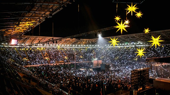 Weihnachtskonzert mit dem Kreuzchor im Stadion von Dresden