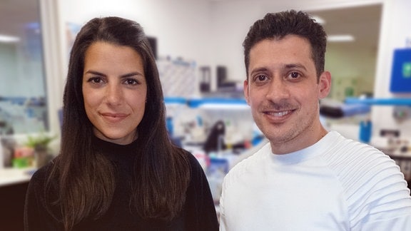 Moderatorin Clarissa Corrêa da Silva (l.) und Mahmoud Aljawabra