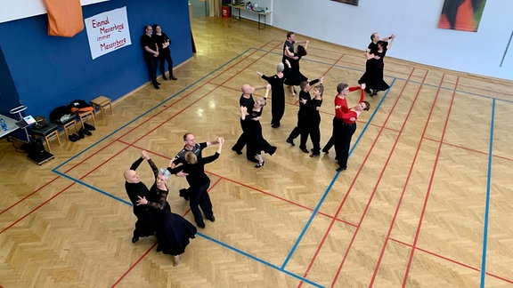 Der Masserberger Tanzsportverein „Rennsteigperle“ genießt einen hervorragenden Ruf. Die etwa 50 Mitglieder trainieren hart.