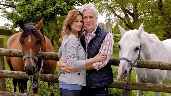 Eric (Philipp Brenninkmeyer) und Elaine (Suzan Anbeh) verbindet mehr, als nur ihre Liebe zu den Pferden.