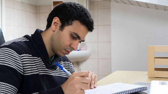 In Deutschland hat Mohamed Hisham in kurzer Zeit Deutsch gelernt und arbeitet auf ein Masterstudium 