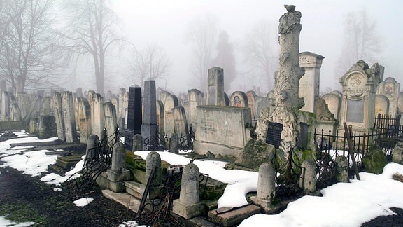 Der jüdische Friedhof im ehemaligen Czernowitz, dem heutigen Tscherniwzi in der Ukraine.