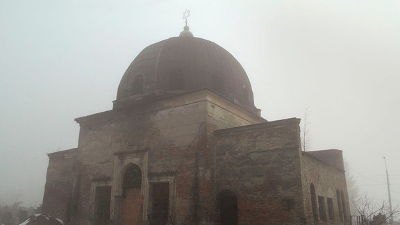 Die Leichenhalle auf dem jüdischen Friedhof im ehemaligen Czernowitz, dem heutigen Tscherniwzi in der Ukraine.