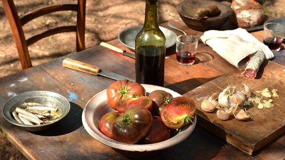 Alles kann zu Kunst werden: Der gedeckte Tisch in Aix-en-Provence, an dem vor kurzem noch die Freunde Cézanne und Zola speisten.