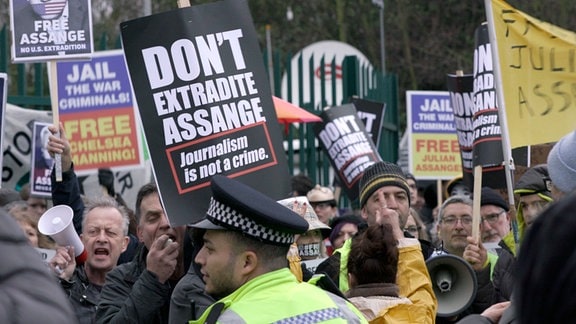 Proteste gegen die Auslieferung Julian Assanges in London 2020.