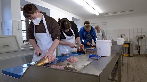 Blutige Angelegenheit - Schlachtkurs in der Fischereischule Königswartha
