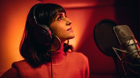 Liraz, Sängerin mit iranischen Wurzeln, nahm ihr Album Roya mit einer israelisch-iranischen Band auf.