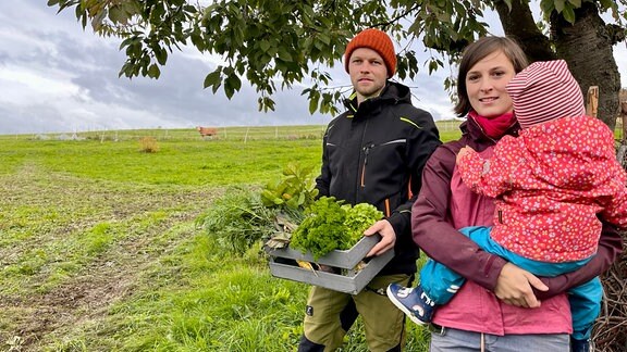 Christina und Martin Rulsch bauen auf 300 Quadratmetern Gemüse an und vermarkten es in Kisten an feste Abonnenten.