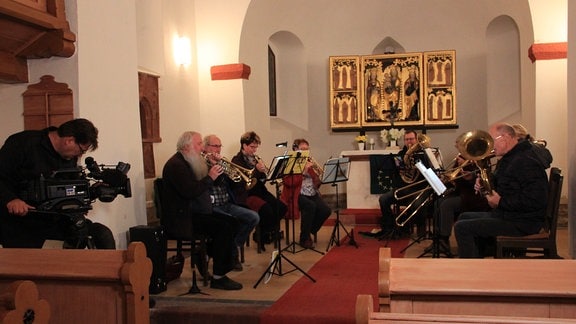 Ausnahmsweise probt der „Posaunenchor TEN“ in der Ebersbacher Kirche. TEN steht für die Dörfer, aus denen die Musiker kommen: Tautenhain, Ebersbach und Nauenhain.