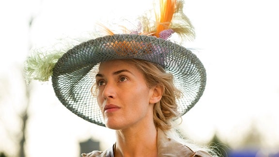 Sabine (Kate Winslet) fällt durch ihre selbstbewusste Lebensweise auf.
