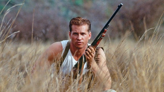 Architekt John Patterson (Val Kilmer) wird in Afrika zum Jäger.
