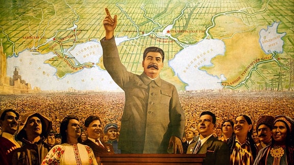 Stalin als Vater der Völker: Der Personenkult um den sowjetischen Diktator nahm immer größere Ausmaße an.