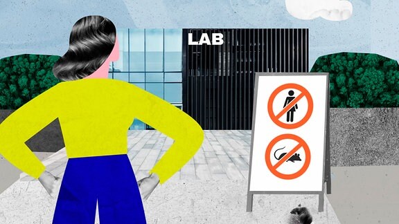 Eine gezeichnete Frau steht vor einem Labor. Vor diesem stehen Verbotsschilder mit einer durchgestrichenen Frau und einer durchgestrichenen Maus.