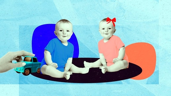 Zwei Babys – eines in blauer Kleidung, eines in pinker – sitzen nebeneinander.