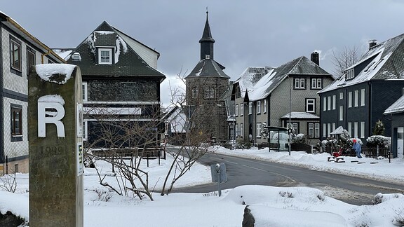 Kirche am Rennsteig in winterlicher Landschaft