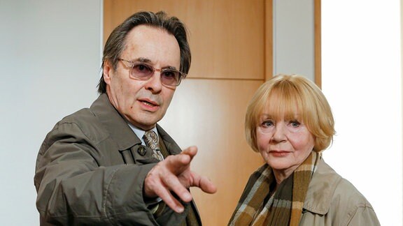 (v.l.n.r.): Konrad Keller (Uwe Kockisch), Katharina Taubert (Christine Schorn), 