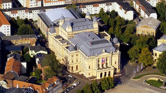 Luftaufnahme des Mecklenburgischen Staatstheaters.