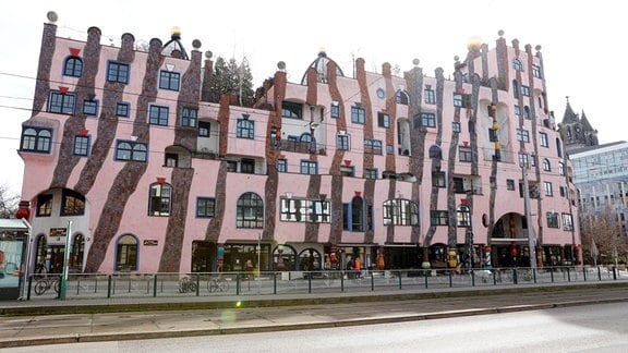 Die Grüne Zitadelle - Exzentrisches Wohn- und Ladengebäude des österreichischen Künstlerarchitekten Friedensreich Hundertwasser.