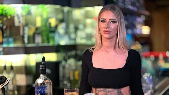 Barkeeperin Lisa Roeseler mit Wodka E