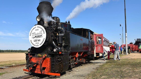 Jubiläumsdampfzug mit der rumänischen Resita-Lok im Bahnhof Slezské Rudoltice (Roßwald)