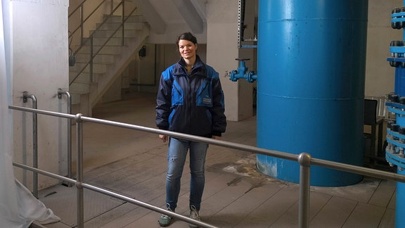 Dr. Kathleen Seipel in der Filterhalle des Wasserwerks Wienrode