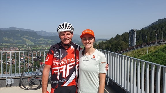 Holger (Vater) und Selina Freitag (Topspringerin des VSC Klingenthal) in Oberstdorf